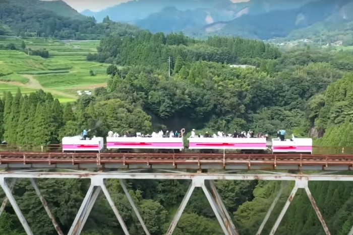 Éttermi maradék hajtja a japán “városnéző” vonatot 2 | Vezess Éttermi maradék hajtja a japán “városnéző” vonatot 2