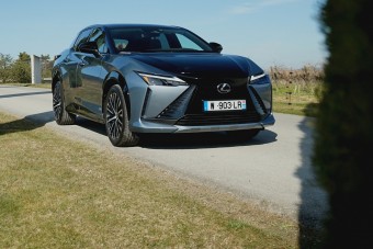 Ez a kormány nem normális – Vezettük a jövő Lexusát!