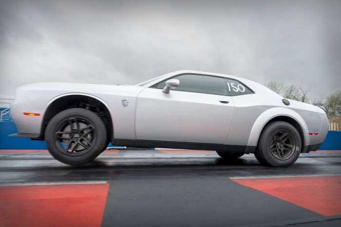 Kevés dolgot tud az 1025 lóerős amerikai V8-as démon, de azt nagyon 3