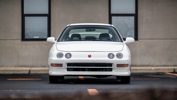 Lassan Ferrari-árban adják ezeket az öreg Hondákat 3