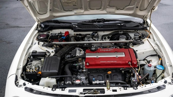 Lassan Ferrari-árban adják ezeket az öreg Hondákat 2