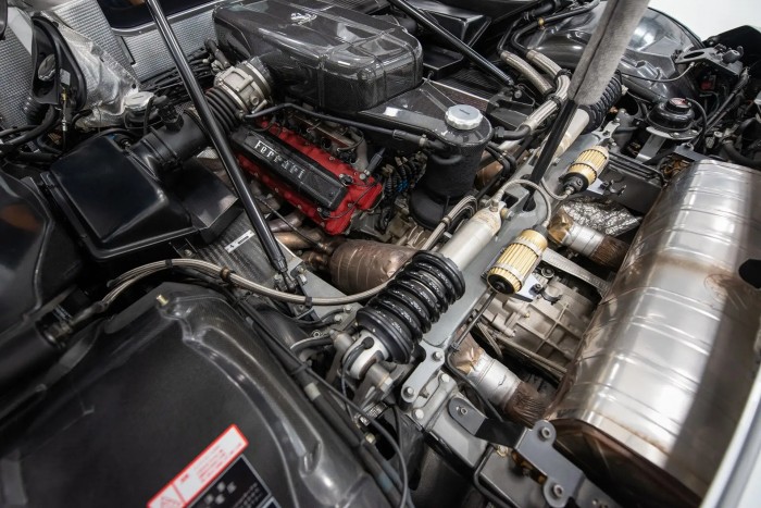 Még ki sem csomagolták, annyira új ez a 20 éves Ferrari 6