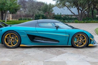 Csak az extrák 355 millióba kerültek ezen az autón