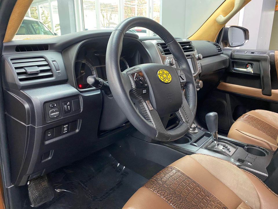 Aranyszín, és feltűnő páncél: íme az autó a feltűnést keresőknek 3