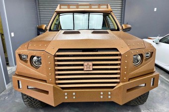 Aranyszín, és feltűnő páncél: íme az autó a feltűnést keresőknek