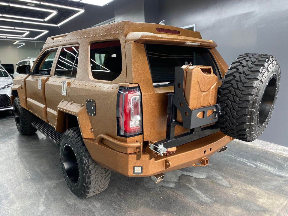 Aranyszín, és feltűnő páncél: íme az autó a feltűnést keresőknek 2