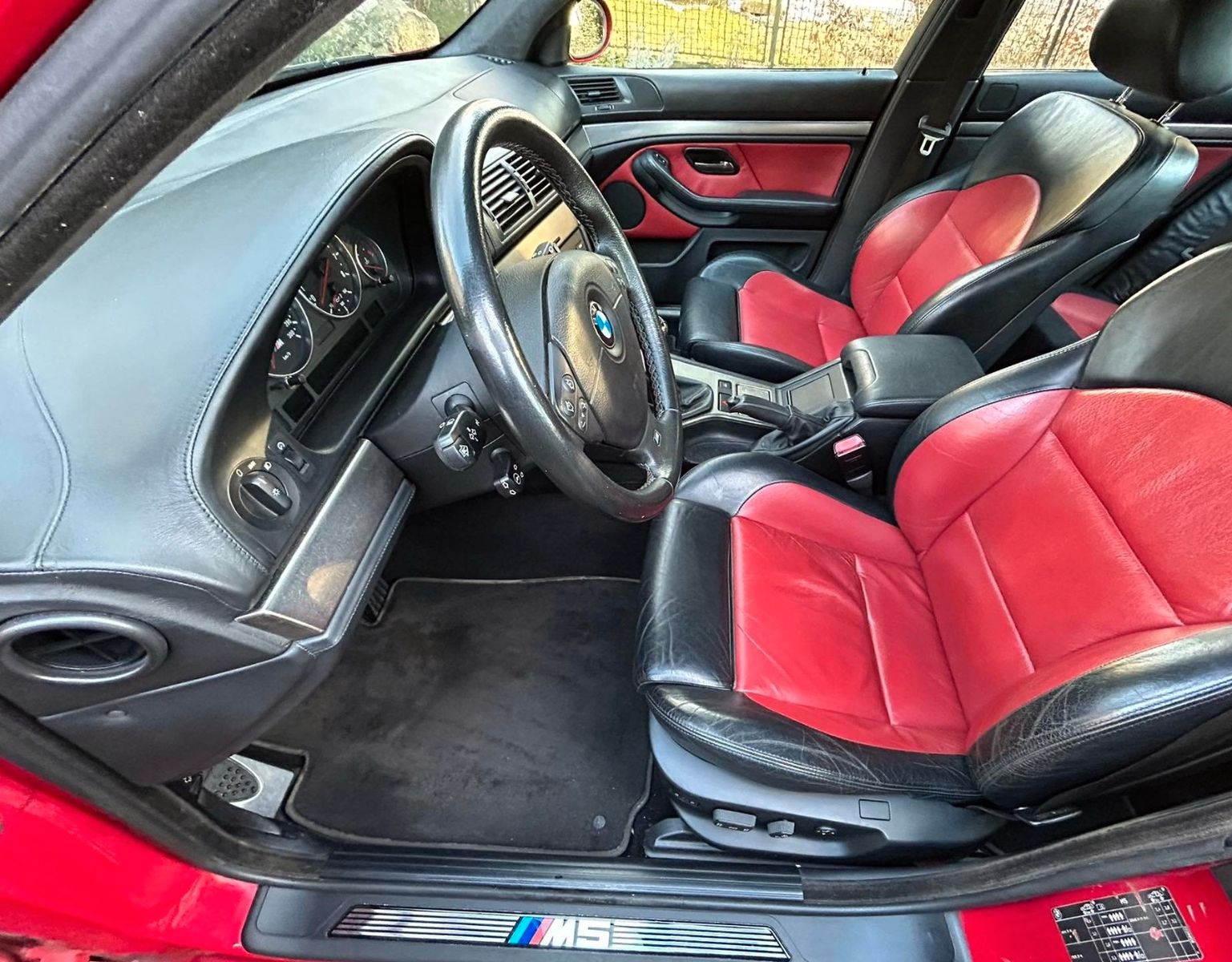 Gondolkodás nélkül megér ennyit egy ilyen öreg BMW M5? 3