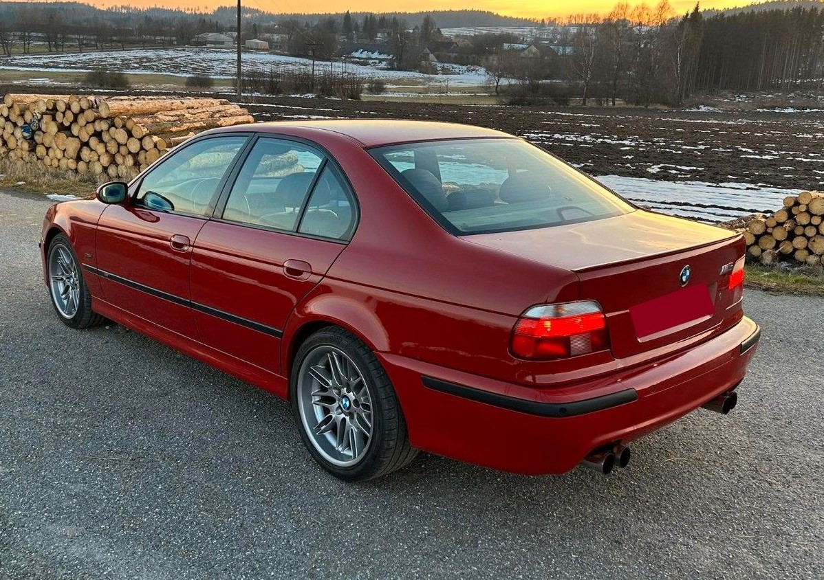 Gondolkodás nélkül megér ennyit egy ilyen öreg BMW M5? 2
