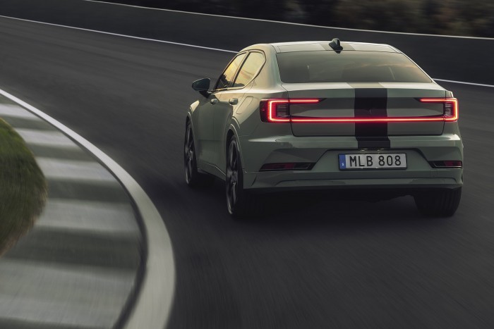 Üvöltő motor nélkül is sportos ez a szedán 6