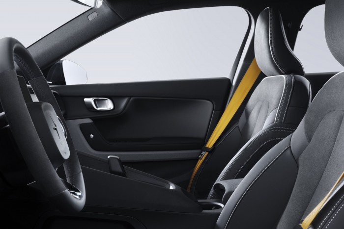 Üvöltő motor nélkül is sportos ez a szedán 7