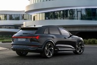 Megérkezett Magyarországra az új Audi Q8 e-tron 14