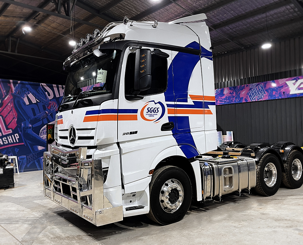 Több mint száz tonnát hoznak mozgásba ezek a kamionok 1 | Vezess Több mint száz tonnát hoznak mozgásba ezek a kamionok 1