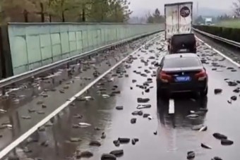 Bizarr időjárás tréfálta meg az ausztrál autósokat