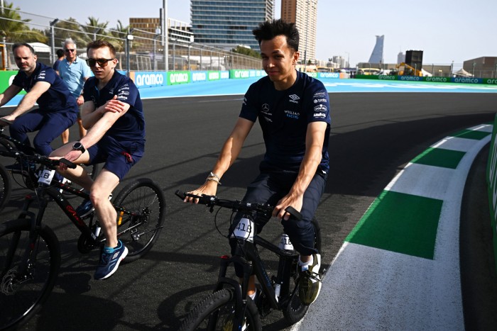 Betiltják a biciklizést a Forma-1-es pályákon 2