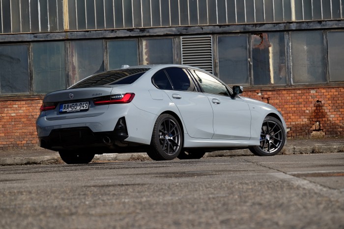 Van egy szuperképessége az új 3-as BMW-nek, kipróbáltuk 16