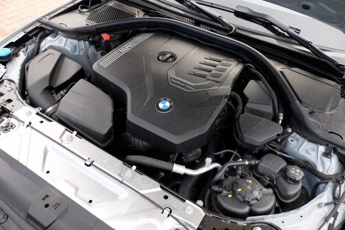 Van egy szuperképessége az új 3-as BMW-nek, kipróbáltuk 12