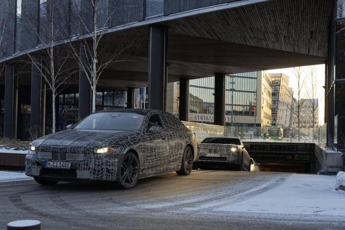 Hagyományos formát kap a BMW új villanyautója 6