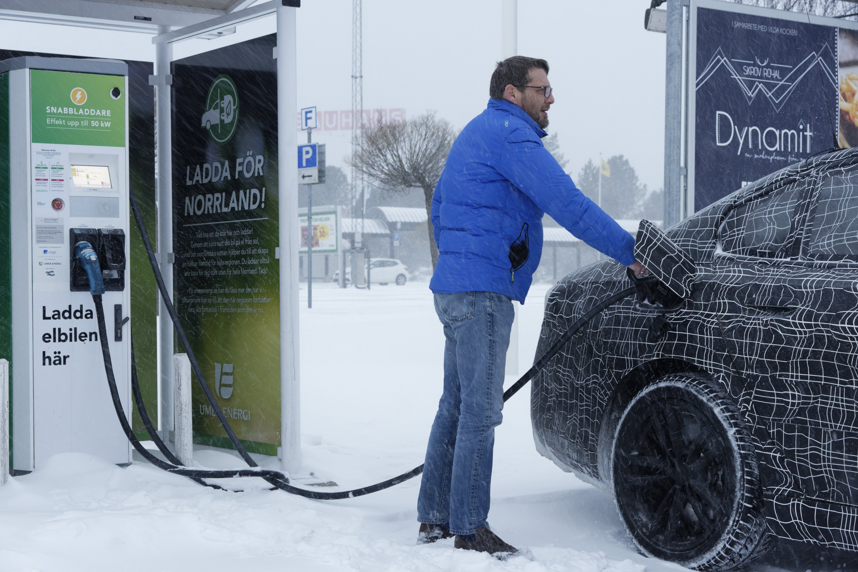 Hagyományos formát kap a BMW új villanyautója 56