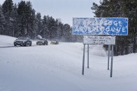 Hagyományos formát kap a BMW új villanyautója 123