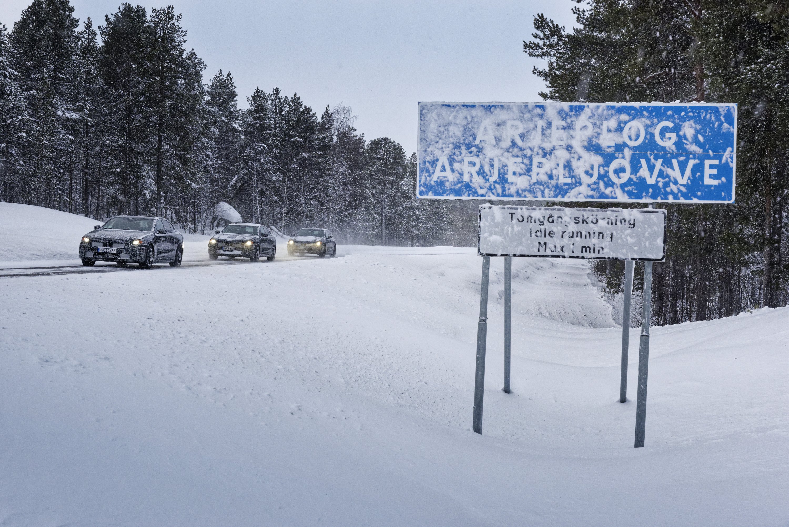 Hagyományos formát kap a BMW új villanyautója 45