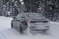 Hagyományos formát kap a BMW új villanyautója 114