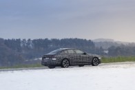 Hagyományos formát kap a BMW új villanyautója 87