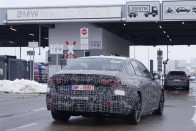 Hagyományos formát kap a BMW új villanyautója 86