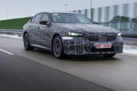 Hagyományos formát kap a BMW új villanyautója 83