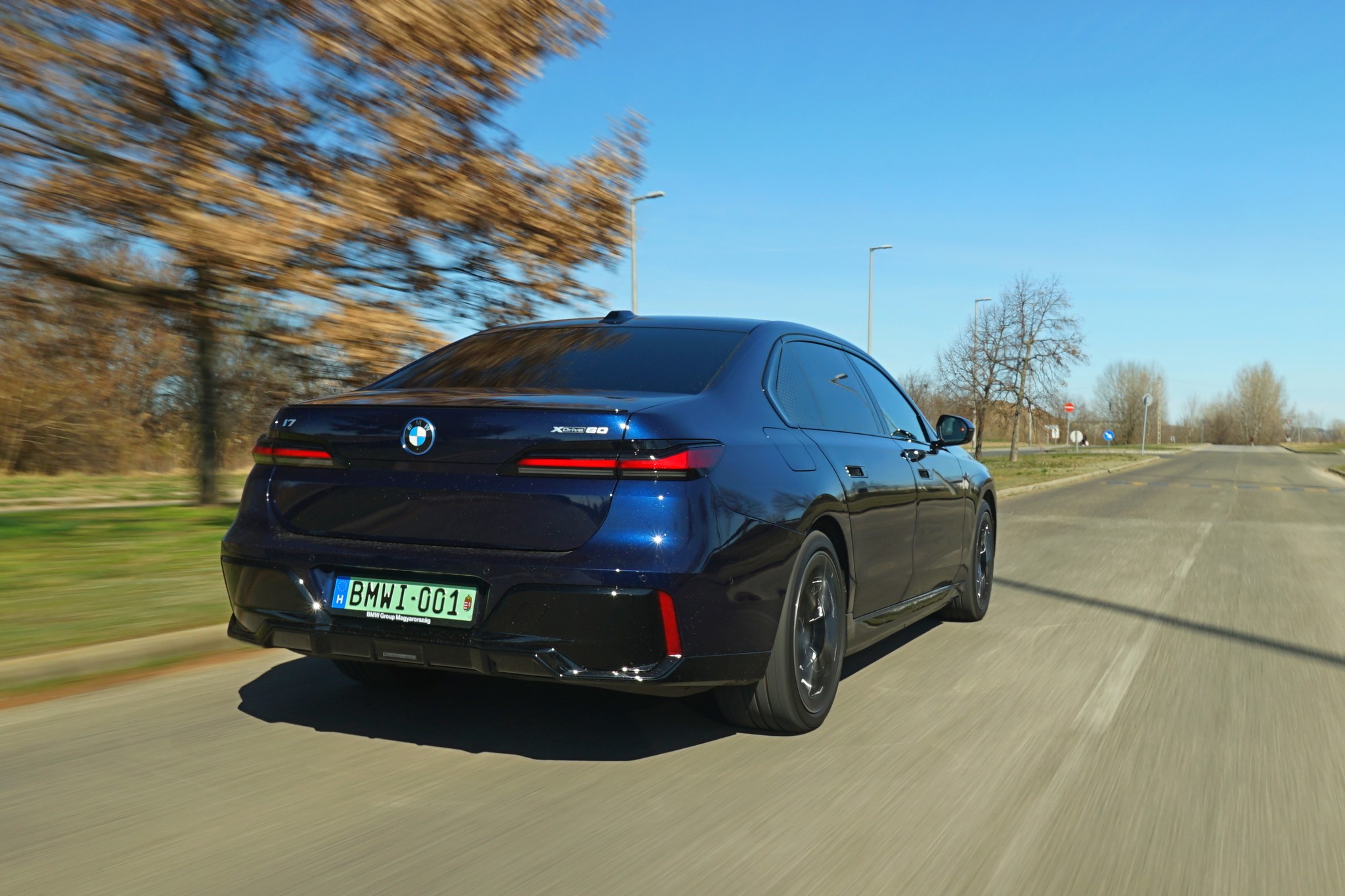 Jobb csinálni, mint nézni. Ez a BMW i7-re is igaz 43