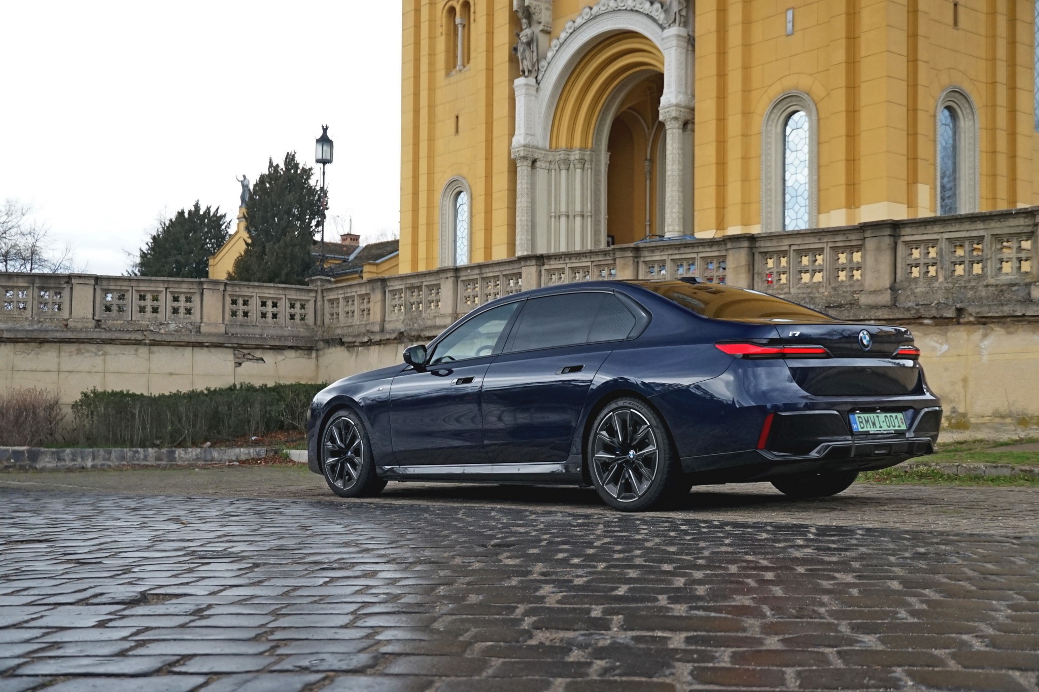 Jobb csinálni, mint nézni. Ez a BMW i7-re is igaz 19