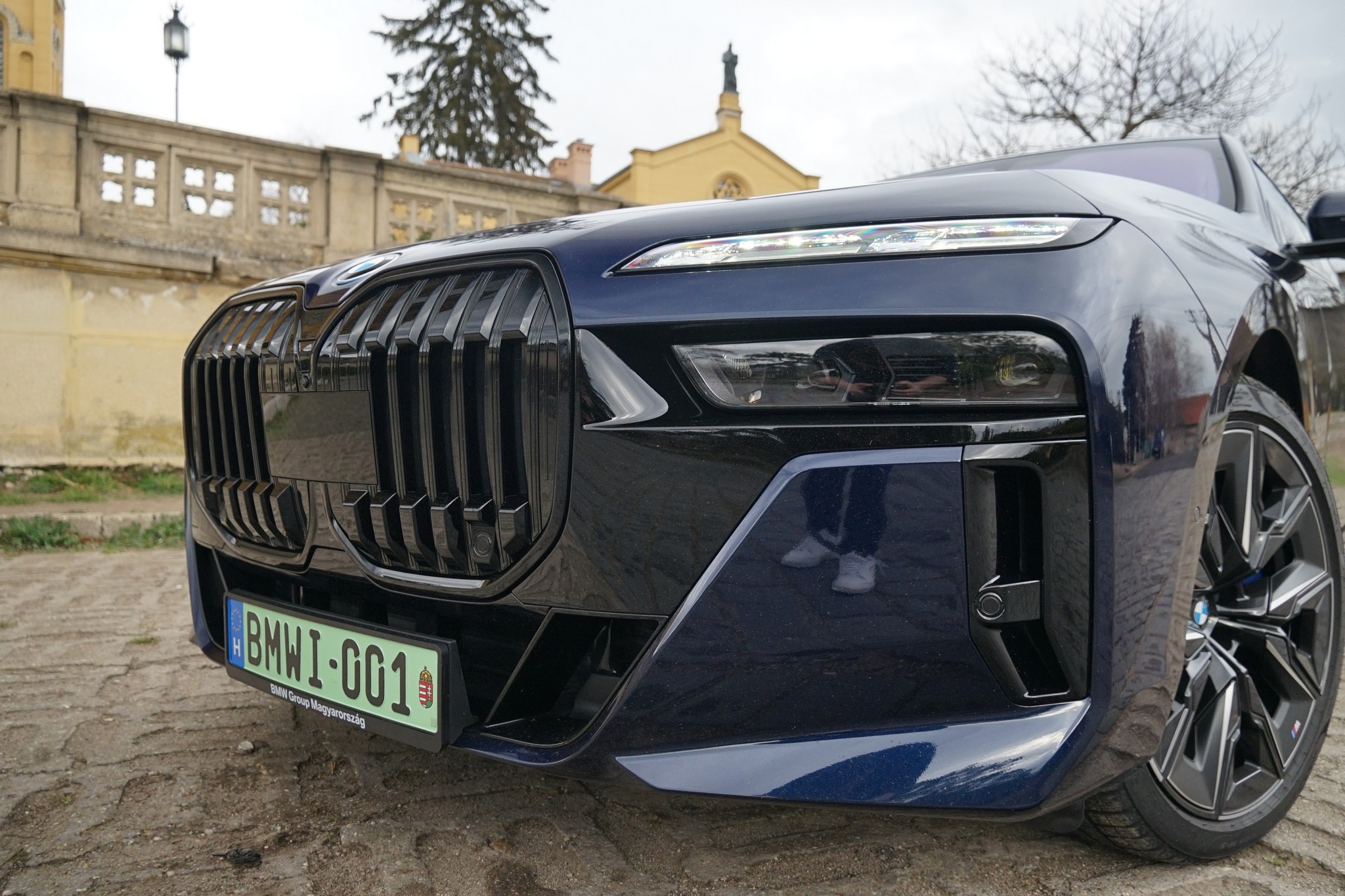 Jobb csinálni, mint nézni. Ez a BMW i7-re is igaz 16