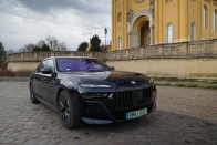 Jobb csinálni, mint nézni. Ez a BMW i7-re is igaz 54