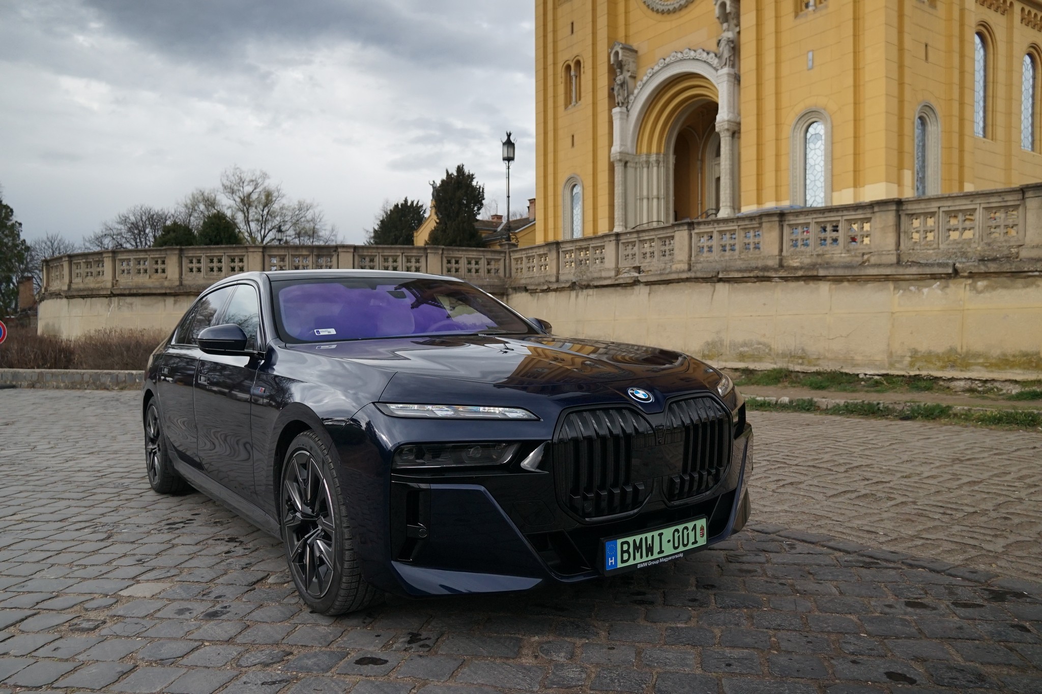 Jobb csinálni, mint nézni. Ez a BMW i7-re is igaz 12