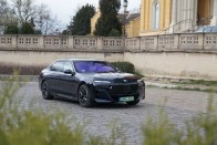 Jobb csinálni, mint nézni. Ez a BMW i7-re is igaz 86