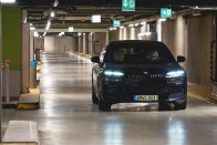 Jobb csinálni, mint nézni. Ez a BMW i7-re is igaz 46