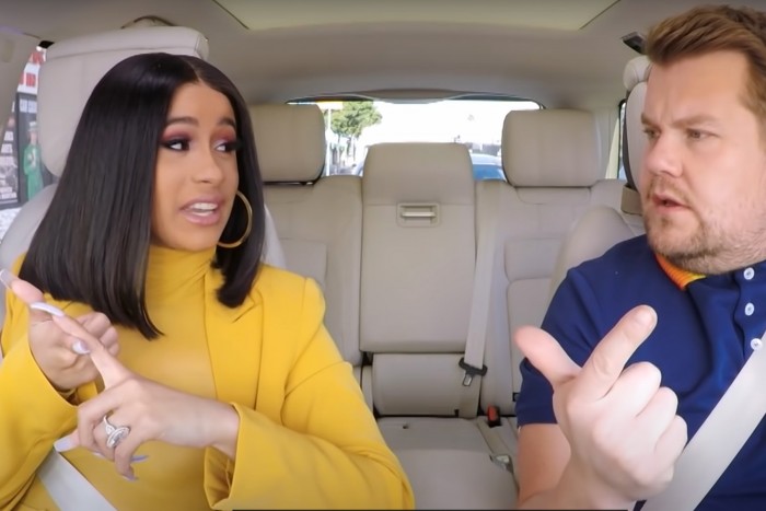 Cardi B-nek egyetlen ok miatt vannak luxusautói, de az olyan indok, hogy falnak mész