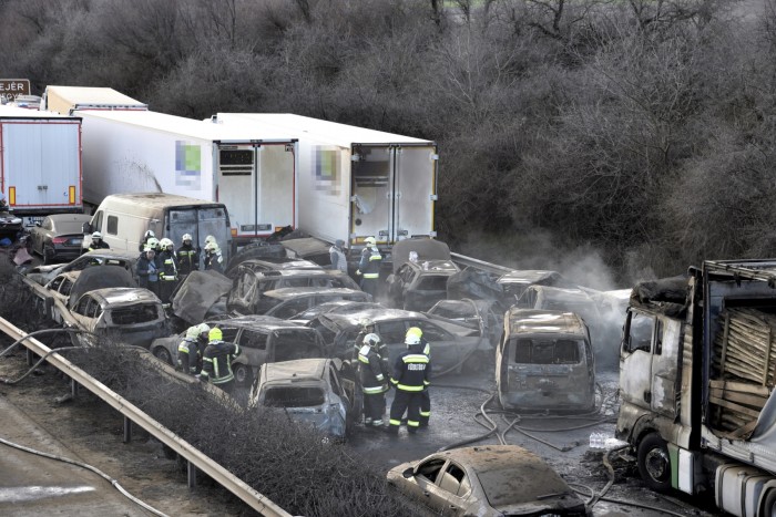 15 órával a karambol után újra járható az M1-es 3 | Vezess 15 órával a karambol után újra járható az M1-es 3