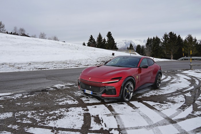 Hozzá sem szagolhat senki a Ferrari SUV-jához – Kipróbáltuk! 108 Hozzá sem szagolhat senki a Ferrari SUV-jához – Kipróbáltuk! 108