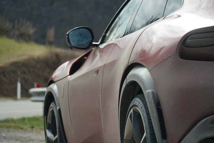 Hozzá sem szagolhat senki a Ferrari SUV-jához – Kipróbáltuk! 97 Hozzá sem szagolhat senki a Ferrari SUV-jához – Kipróbáltuk! 97