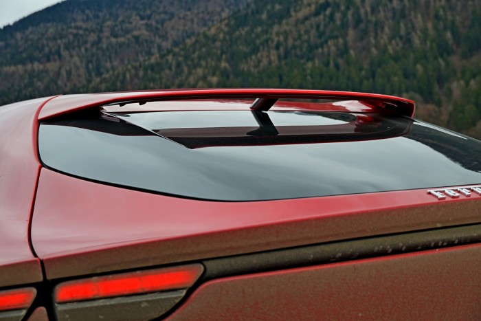 Hozzá sem szagolhat senki a Ferrari SUV-jához – Kipróbáltuk! 98 Hozzá sem szagolhat senki a Ferrari SUV-jához – Kipróbáltuk! 98