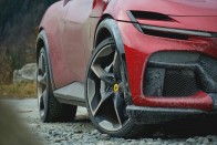 Hozzá sem szagolhat senki a Ferrari SUV-jához – Kipróbáltuk! 66