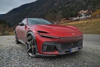 Hozzá sem szagolhat senki a Ferrari SUV-jához – Kipróbáltuk! 65