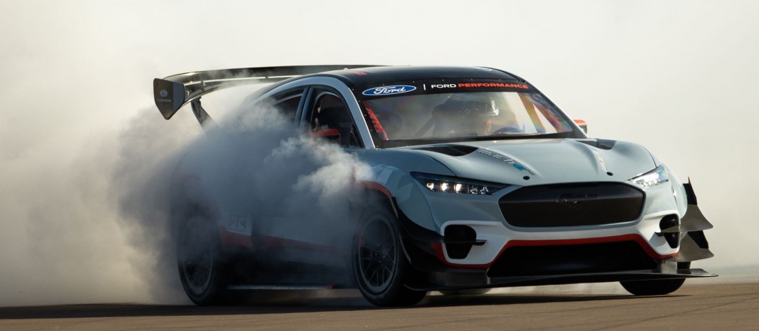 Gumiégetős családi autót tervez a Ford?