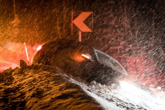 Egy hétre az autóban rekedt, így élte túl