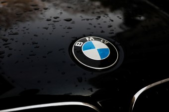 Csak 15 éves, jogsija sincs, mégis BMW-t vezethet