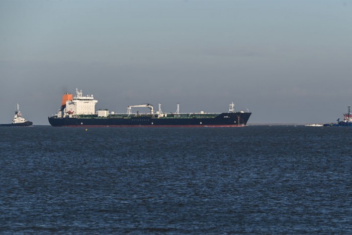 Tartályhajók hánykolódnak a tengeren csurig gázolajjal, senkinek nem kell