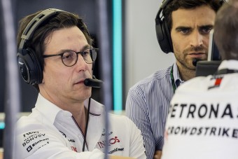 F1: A Red Bull szórakozik a mezőnnyel, mindent megnyernek