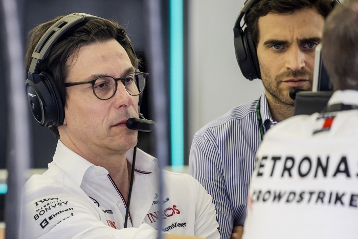 F1: A Red Bull szórakozik a mezőnnyel, mindent megnyernek