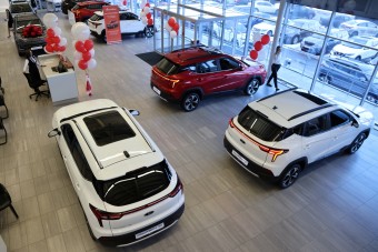 Száz autómárka megjelenését várják az orosz piacon