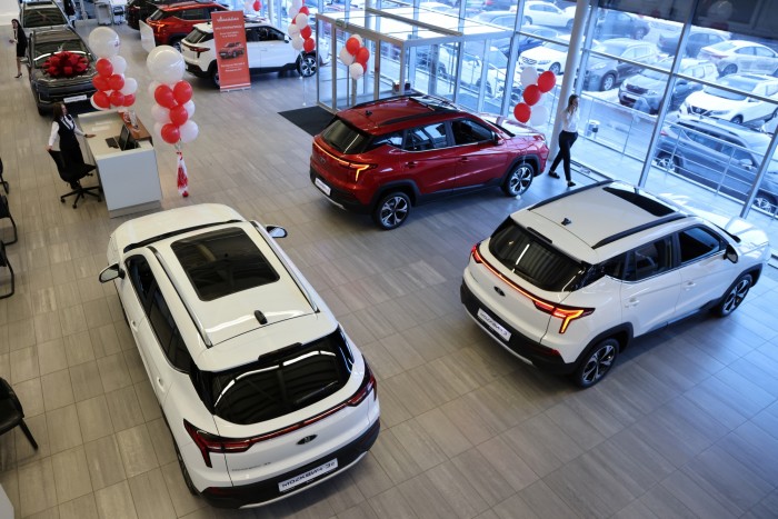 Száz autómárka megjelenését várják az orosz piacon